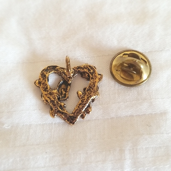 Gold Praying Hands Floral Heart Pin - Picture 3 of 3
